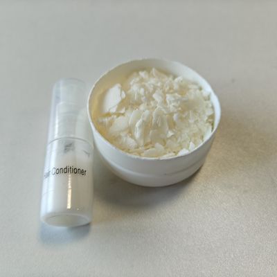 Emulsionante catiónico superior CAS 7651-02-7 Stearamidopropil dimetilamina para acondicionador para el cuidado del cabello