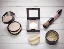 Aditivo de absorción de rayos UV de etilhexilo triazona Ingrediente cosmético Filtro y absorción de rayos UV CAS 88122-99-0 UVT-150