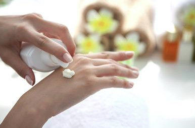 Agentes tensioactivos catiónicos naturales Cloruro de Behentrimonio Humilizante para el cabello Cas17301-53-0