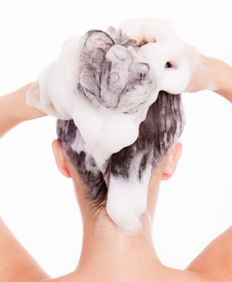 Poliquaternio-10 Conditioners catiónicos solubles en agua Polvo amarillento con propiedades hidratantes para el cuidado de la piel y el cabello