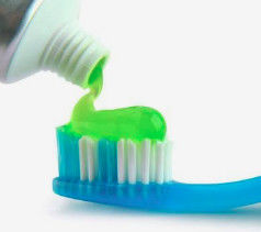 Sodium Lauryl Sulfate Surfactantes aniónicos Buena solvencia, amplia compatibilidad para productos para el cuidado de la piel CAS151-21-3
