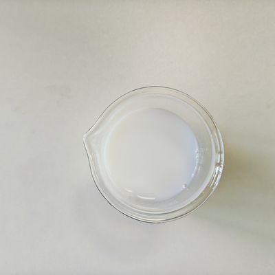 Emulsión de estireno / acrílico a base de agua Loción y modificador de crema de color blanco lechoso con efecto hidratante / aclarador