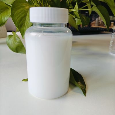 Estireno / acrilatos Copolímero Película líquida de color blanco lechoso Antiguo efecto de resistencia al agua para cosméticos