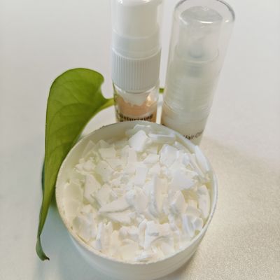 68936-95-8 Blanco a amarillento Cristales sólidos de metilo glucosa sesquistearato Emulsionante Derivado natural de glucosa