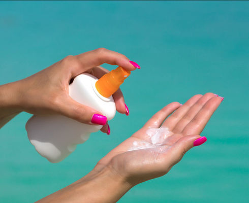 Octocrylene Cas 6197-30-4 El absorbente UVB soluble en aceite tiene excelentes propiedades impermeables para el producto de protector solar
